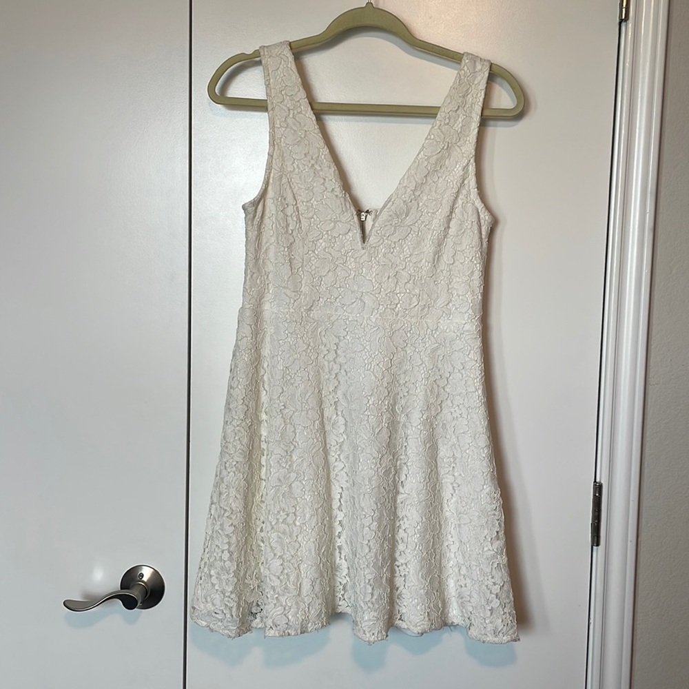 M Lulu’s White Lace Mini Dress